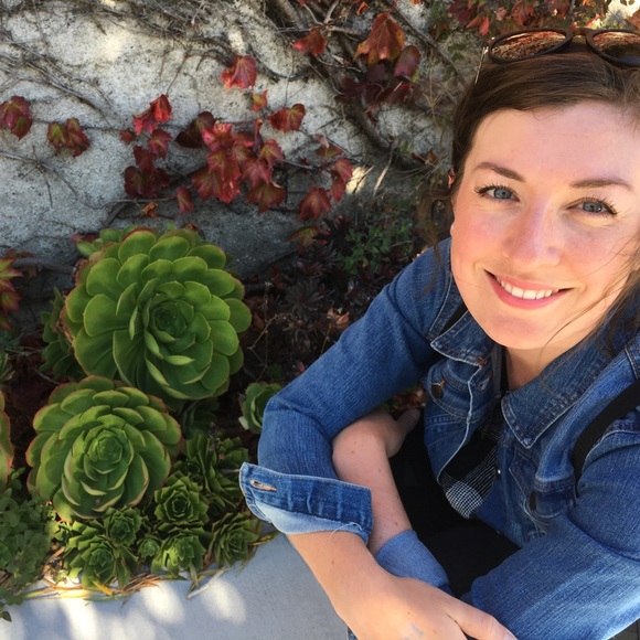 Your Posh Ambassador, Chrissy 💙 - Picture 2 of 5